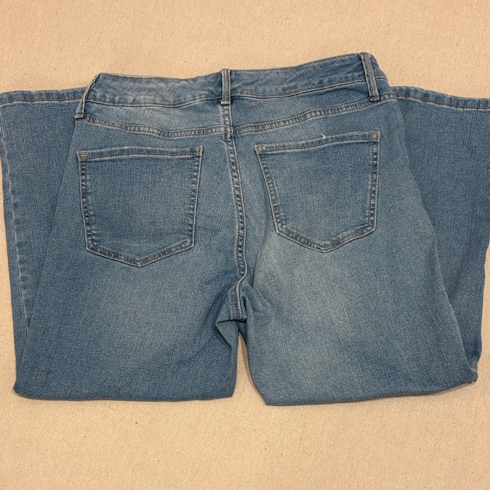 2 pair of Nine West Light Blue Capri Jeans, size 4 and size 6 - Picture 9 of 9